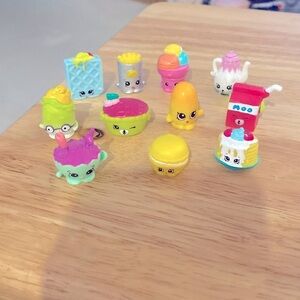 Shopkins Fun Colors.  Total of 11 items.